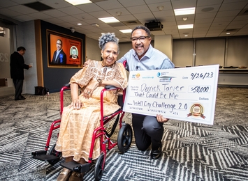 Derrick Tarver, 2023 Well City Challenge winner, and his mother